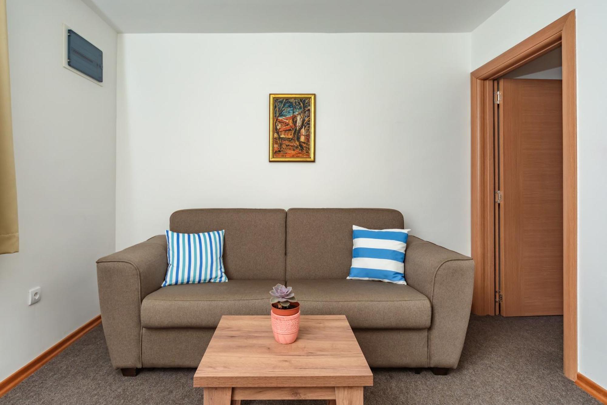 Mika'S Seaview Apartments Бар Номер фото