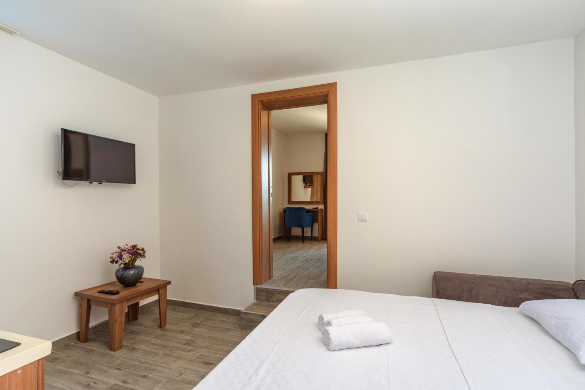 Mika'S Seaview Apartments Бар Экстерьер фото