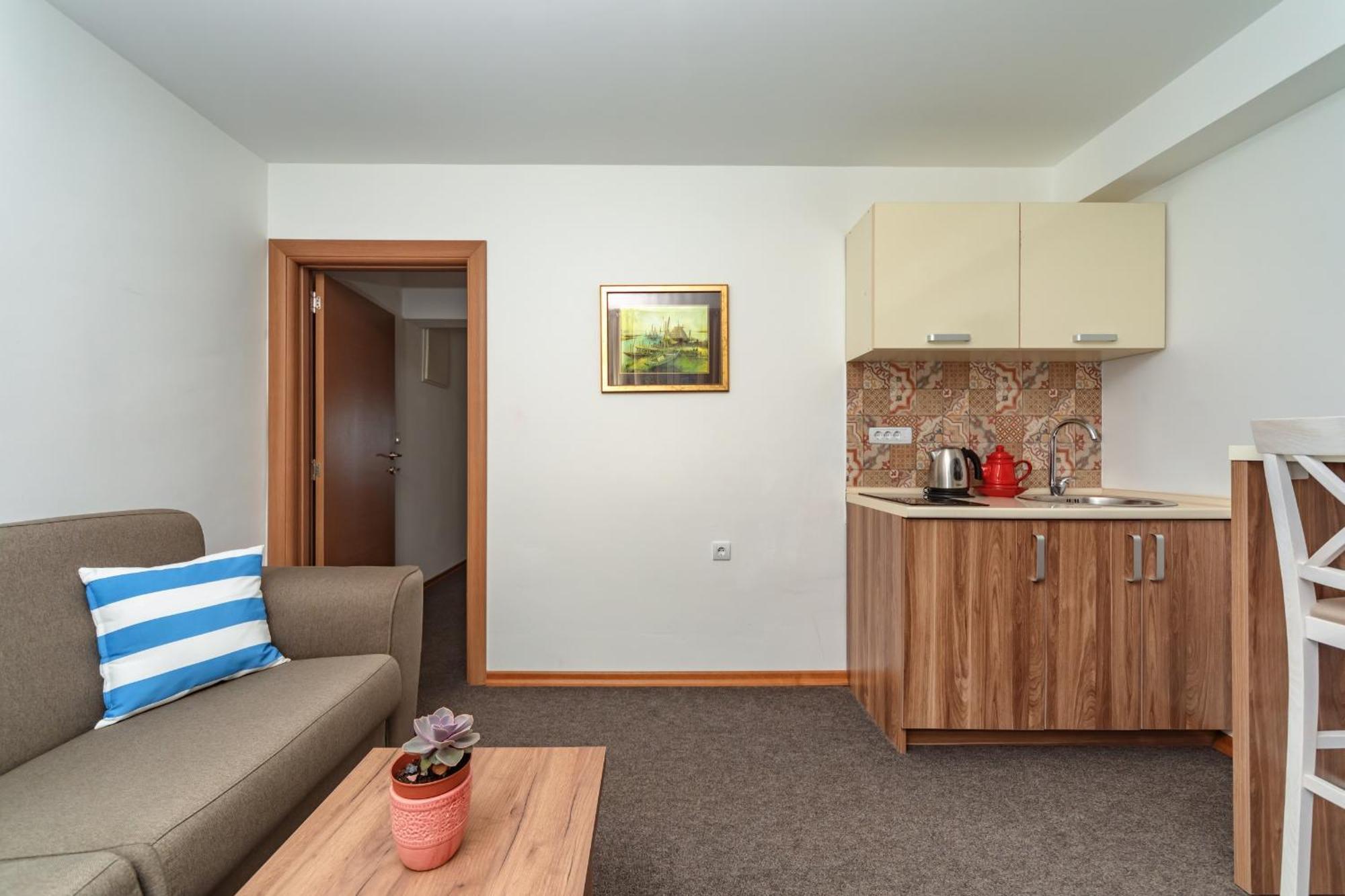 Mika'S Seaview Apartments Бар Экстерьер фото