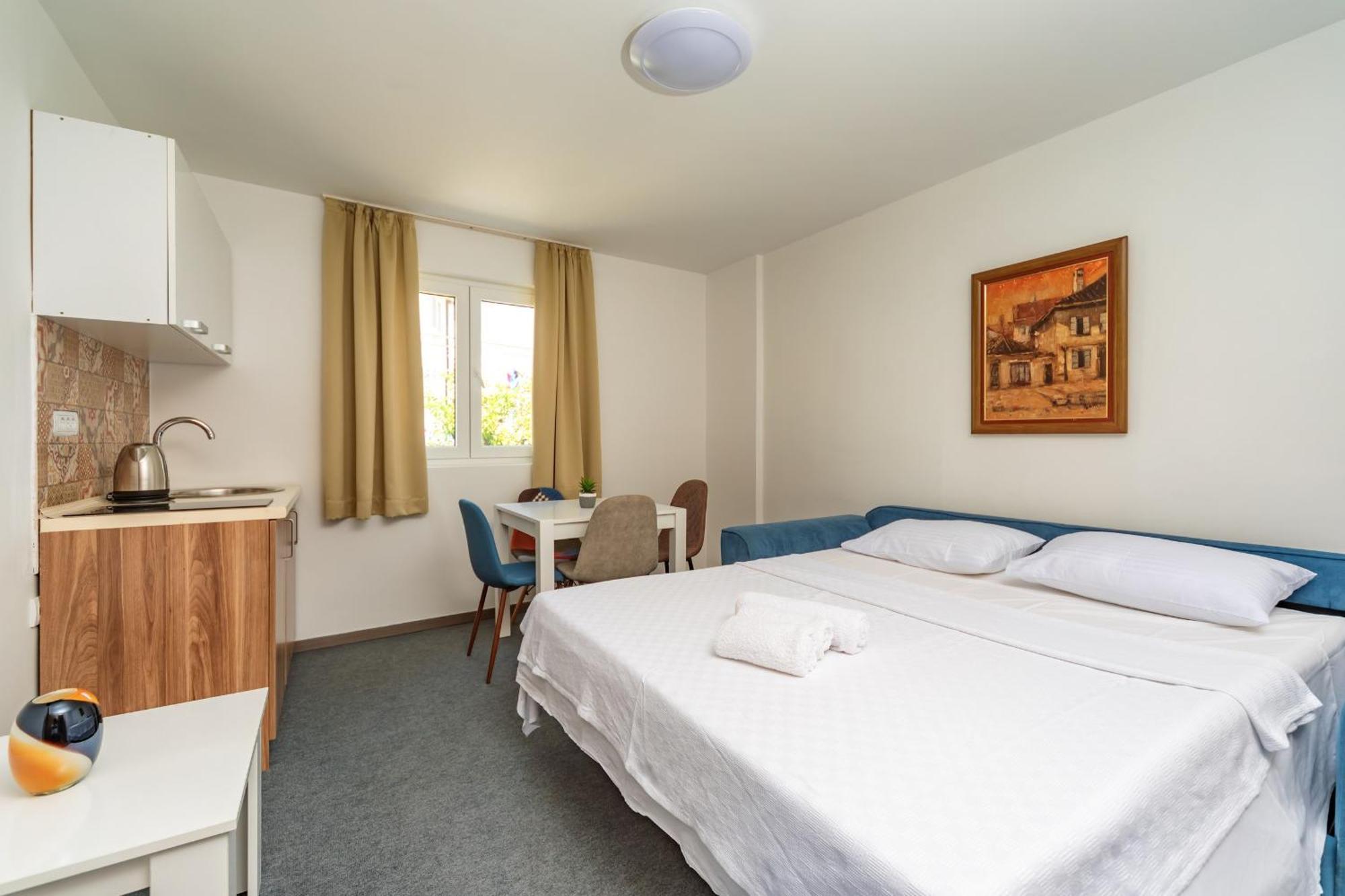 Mika'S Seaview Apartments Бар Номер фото