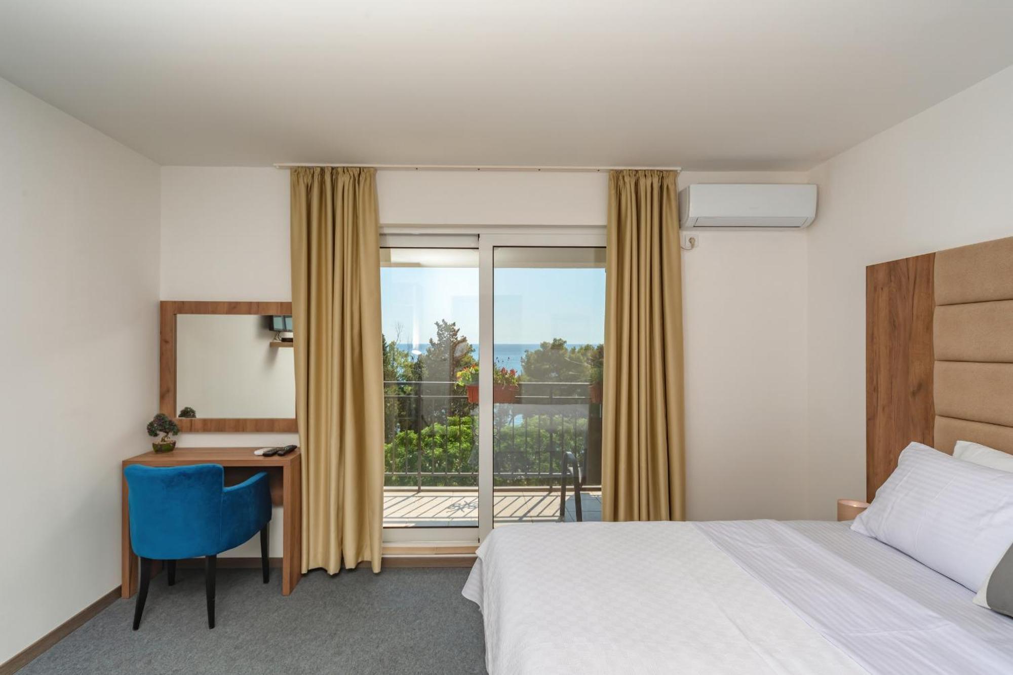 Mika'S Seaview Apartments Бар Номер фото