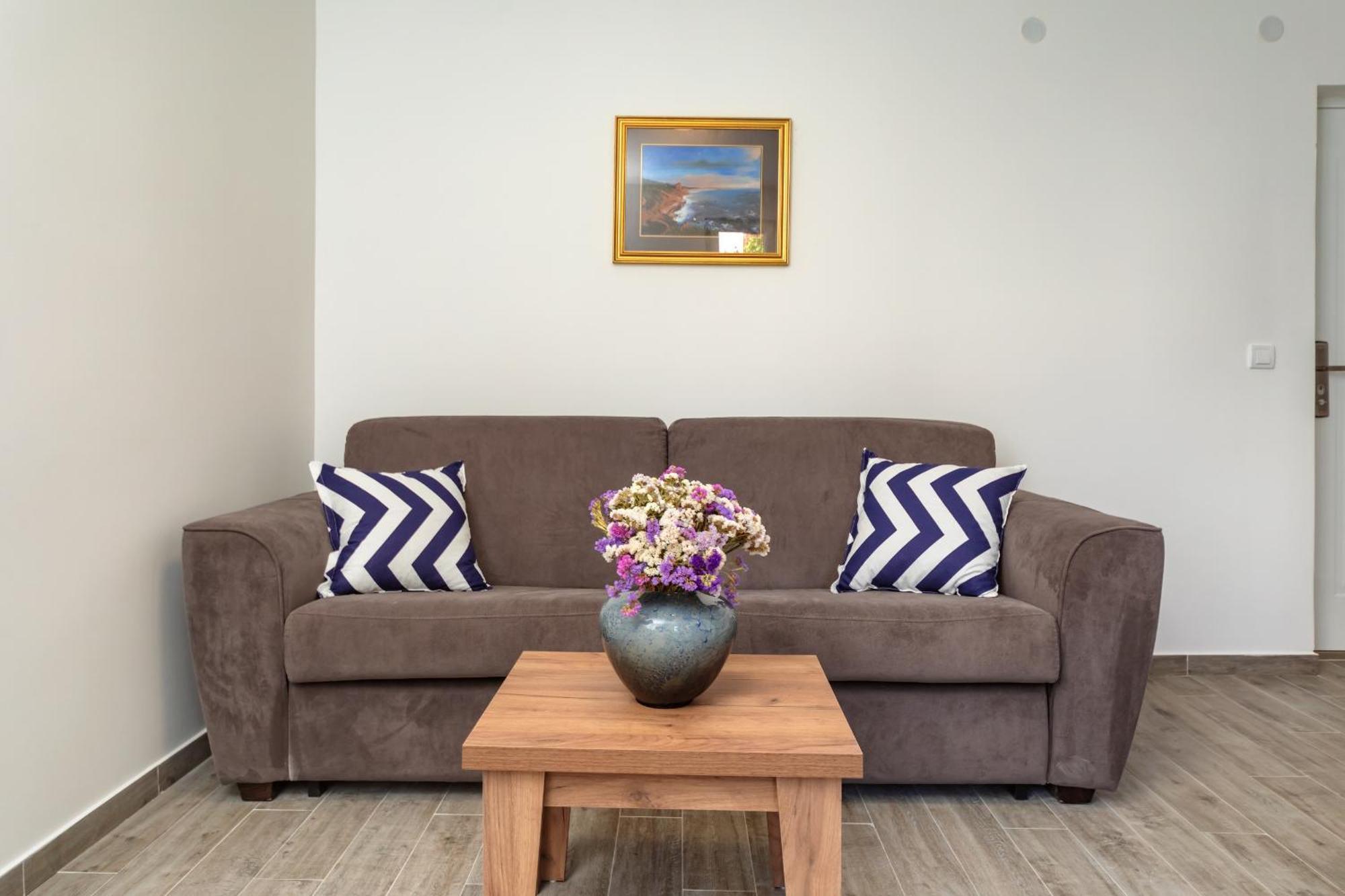 Mika'S Seaview Apartments Бар Номер фото