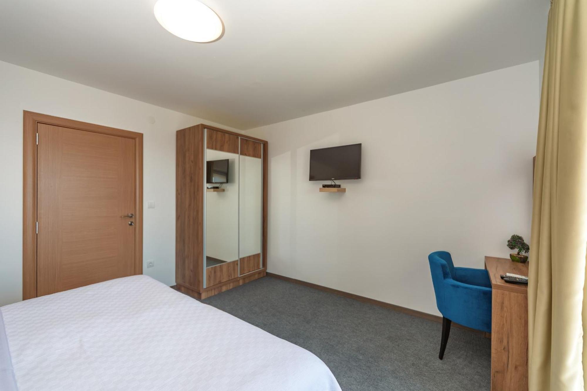 Mika'S Seaview Apartments Бар Номер фото