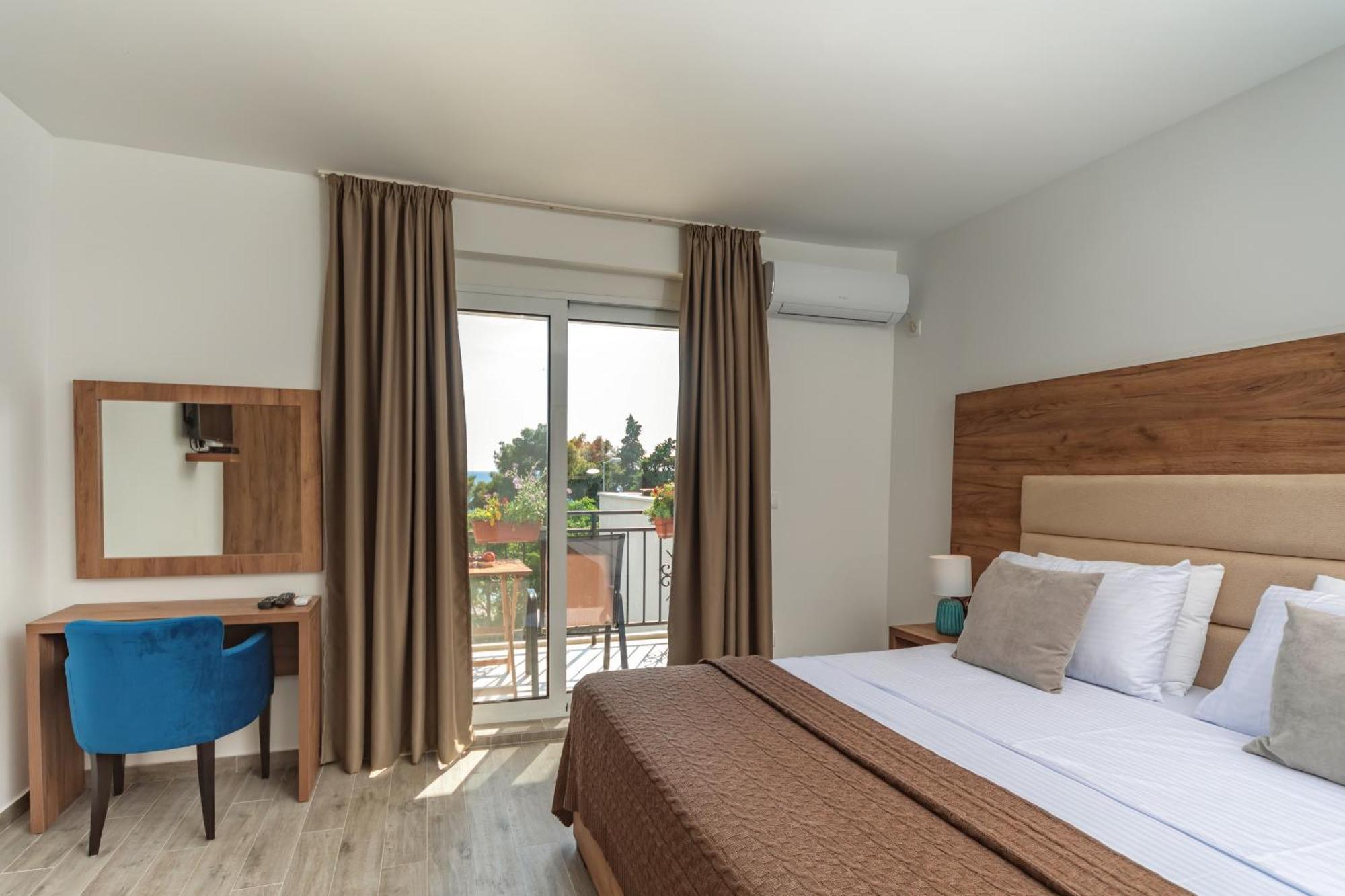 Mika'S Seaview Apartments Бар Номер фото