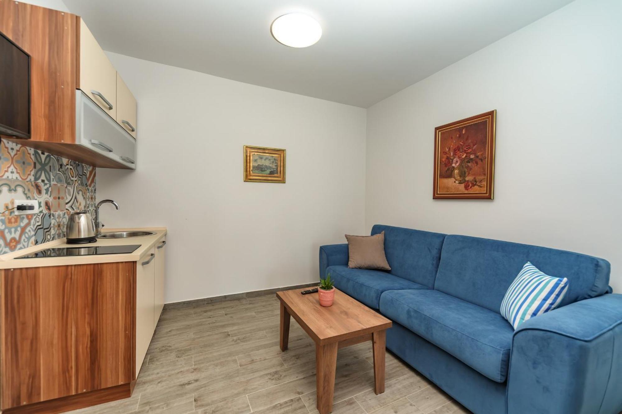 Mika'S Seaview Apartments Бар Номер фото