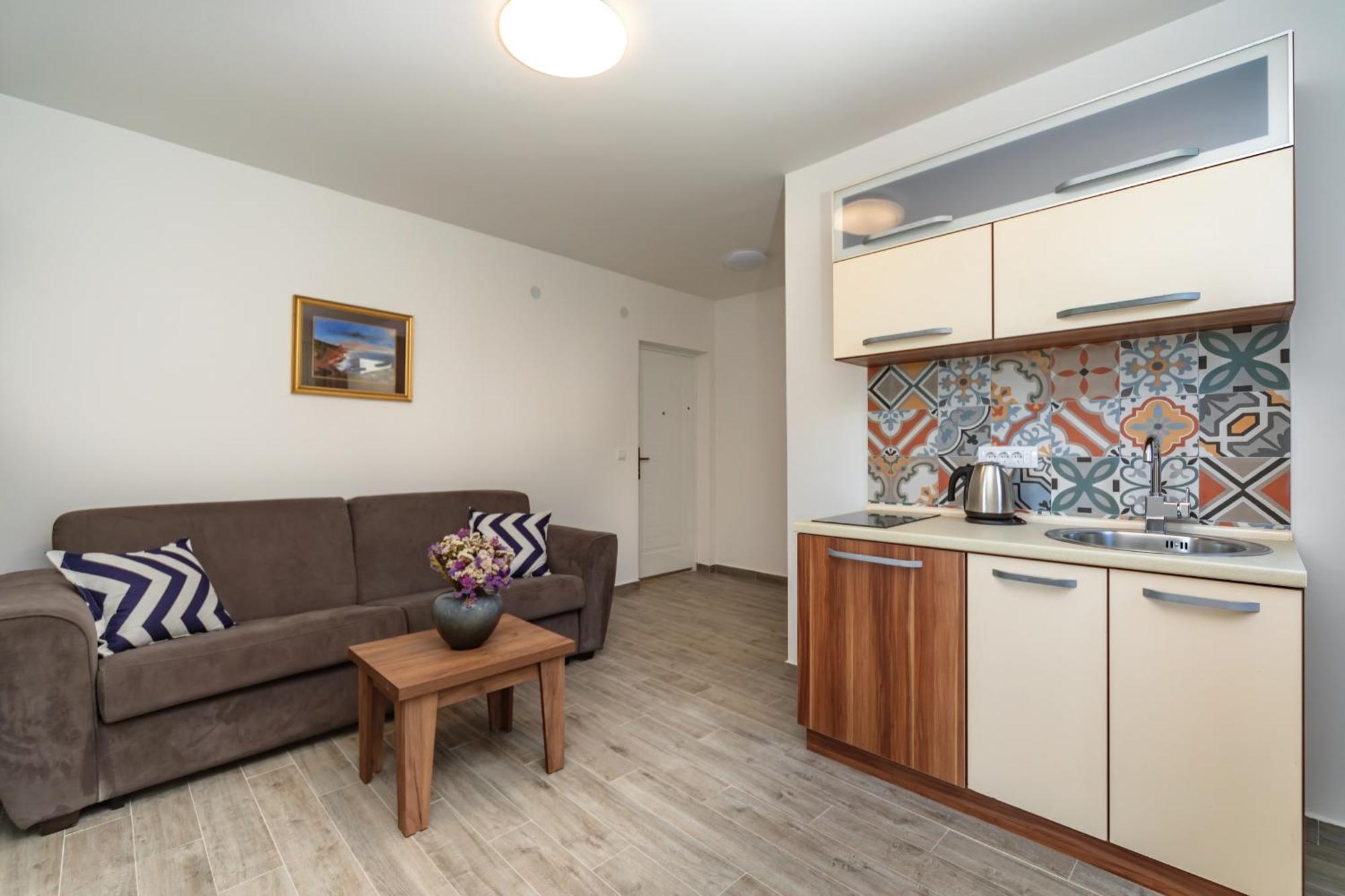 Mika'S Seaview Apartments Бар Номер фото