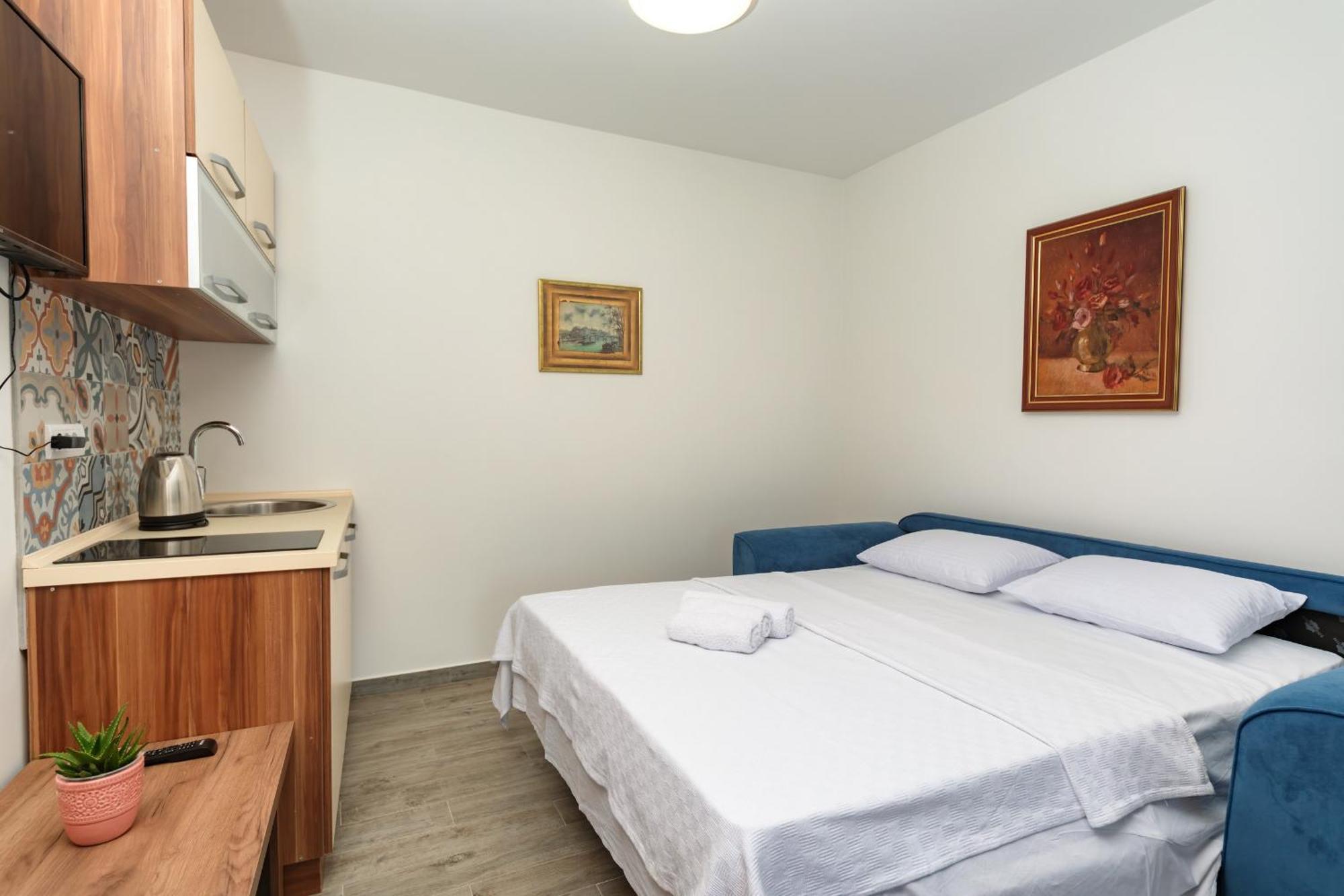 Mika'S Seaview Apartments Бар Номер фото