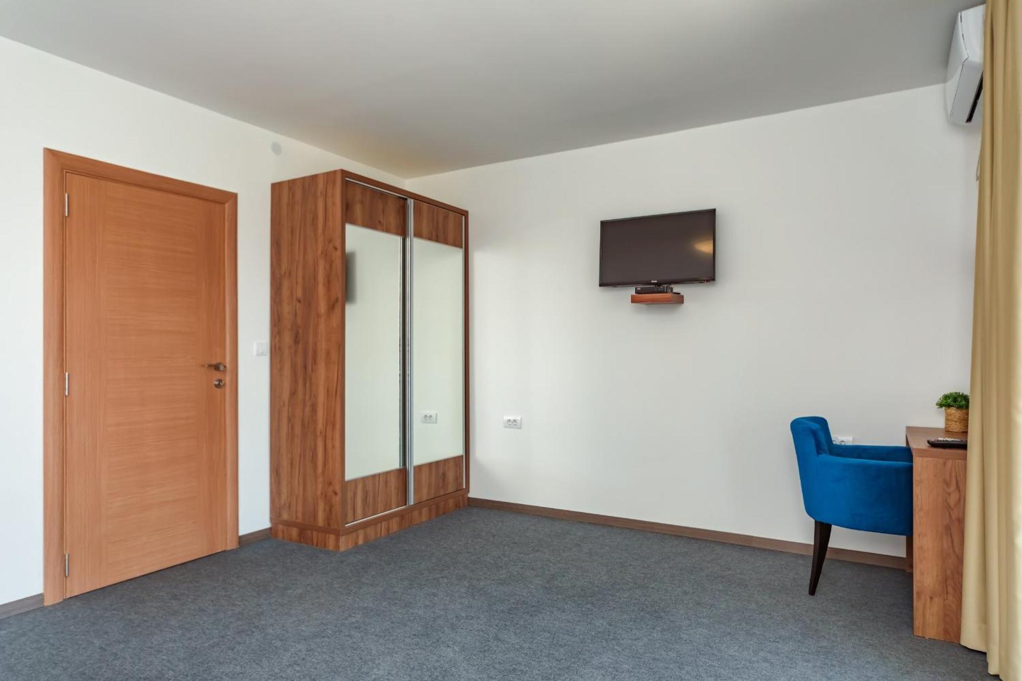 Mika'S Seaview Apartments Бар Экстерьер фото