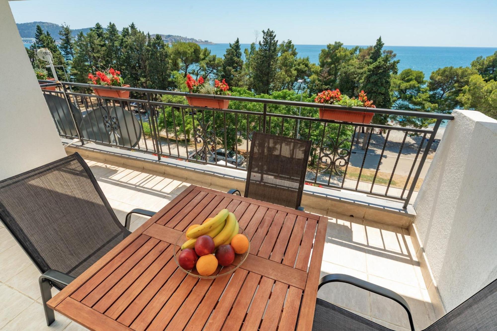 Mika'S Seaview Apartments Бар Номер фото